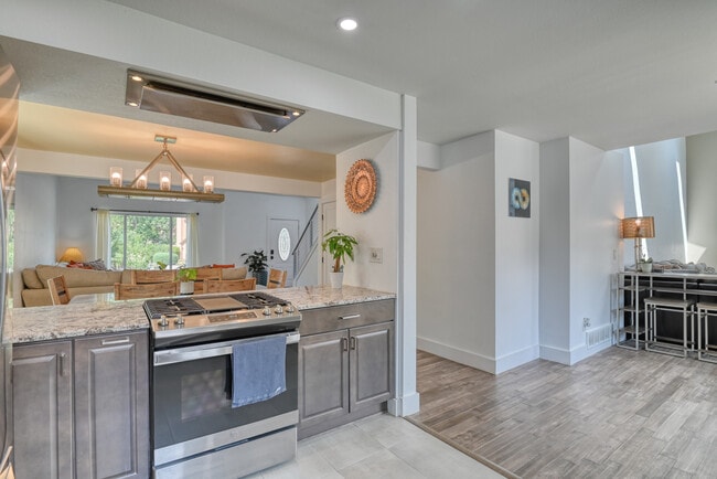 Building Photo - 4265 Broadmoor Bluffs Dr