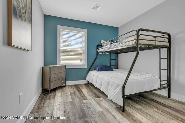 Building Photo - 1143-1145-1145 Roe Ave