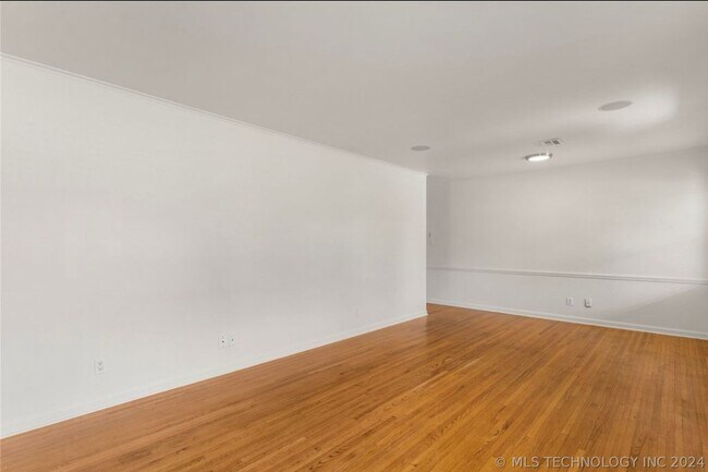 Building Photo - 3408 S Pittsburg Ave