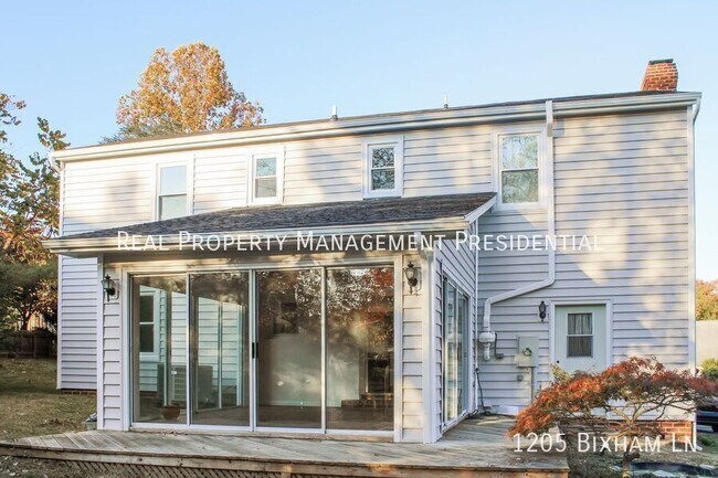 Building Photo - 1205 Bixham Ln