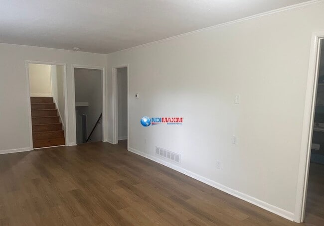 Building Photo - Newly RENOVATED 4-bedroom ranch in PARKVIE...