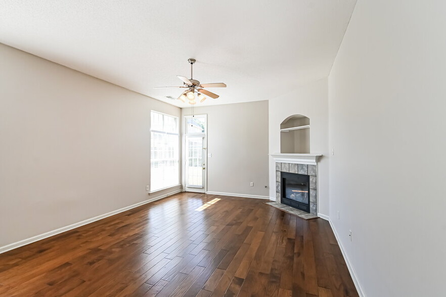 Building Photo - 12749 Fox Hunter's Dr