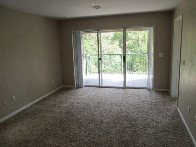 Building Photo - Beautiful 2 bedroom 2 bath open floor plan