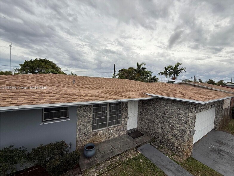 Building Photo - 5360 Fletcher St