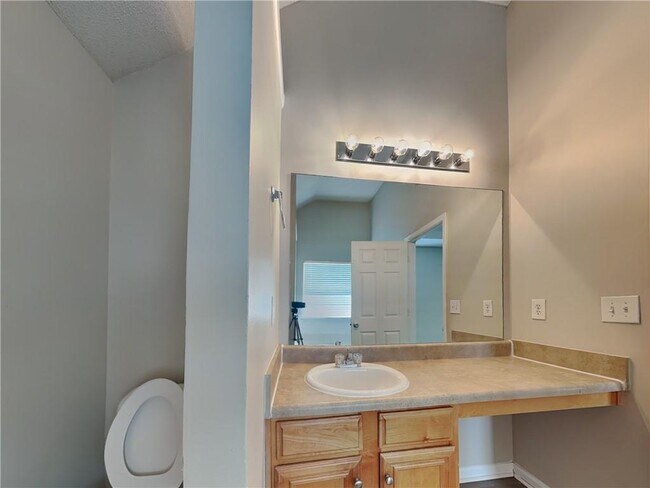 Building Photo - 205 Oak Terrace Dr