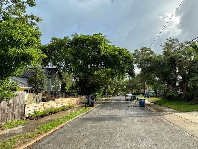 Building Photo - 1211 N Osceola Ave