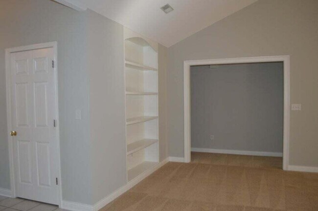 Building Photo - 808 Shakertown Way