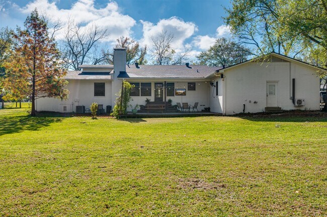 Building Photo - 215 Perryman Rd