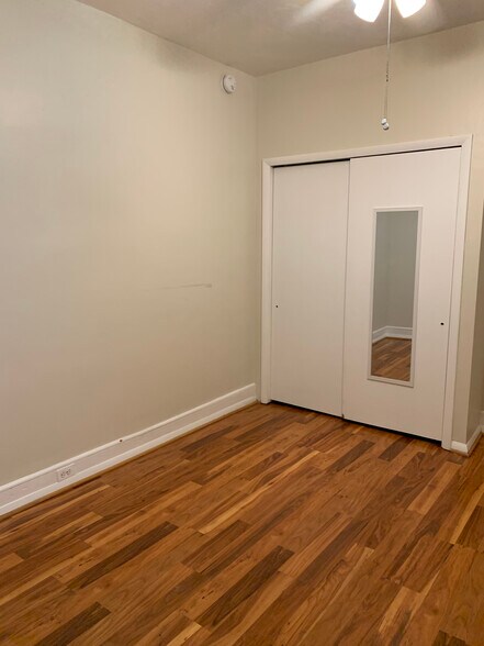 Building Photo - 527 9th St NE