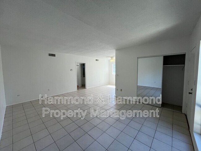 Building Photo - 7924 Laurel Canyon Blvd