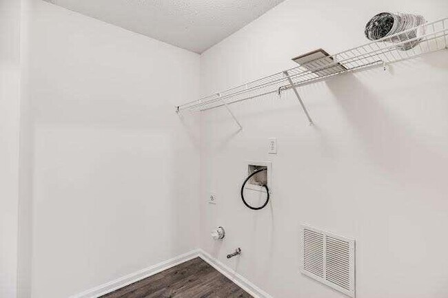 Building Photo - 6968 Foxmoor Way