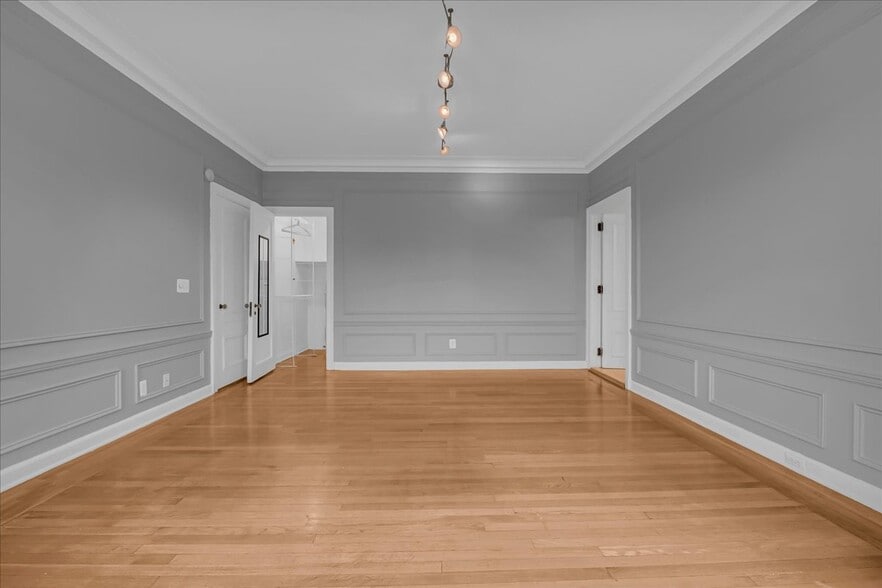 Building Photo - 2900 E Jefferson Ave