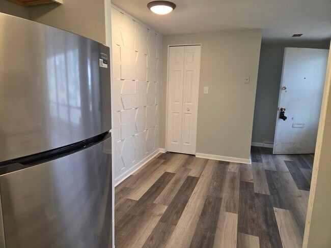 Building Photo - 763 Douglas St