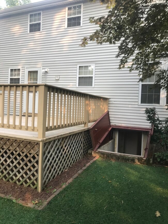 Building Photo - 16 Bowstring Way