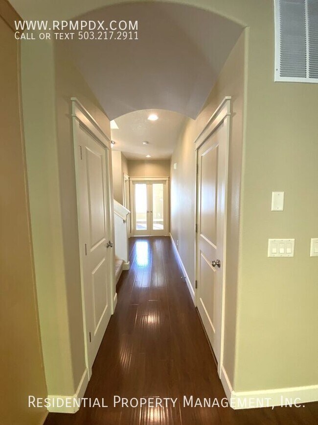 Building Photo - 9219 NW Harvest Hill Dr