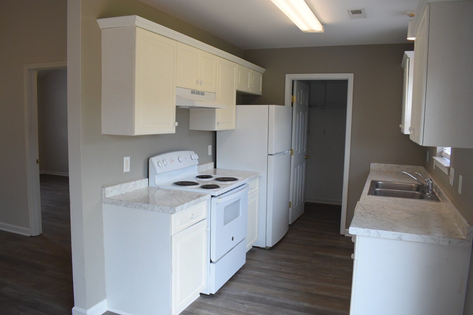 Building Photo - 708 Tabor Ln