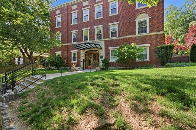 Building Photo - 2926 Porter St NW
