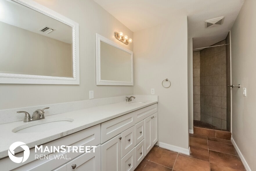 Building Photo - 604 Prairie Lake Dr