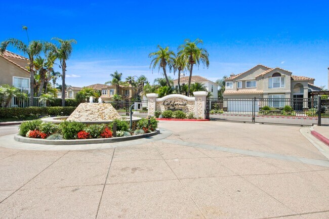 Building Photo - Gorgeous Costa Mesa Home in Gated Community!