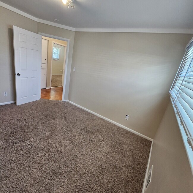 Building Photo - Updated 3 Bedroom w/ Granite, updated cabinets + Stainless Appliances in Kitchen – 1.5 Bath, Semi...