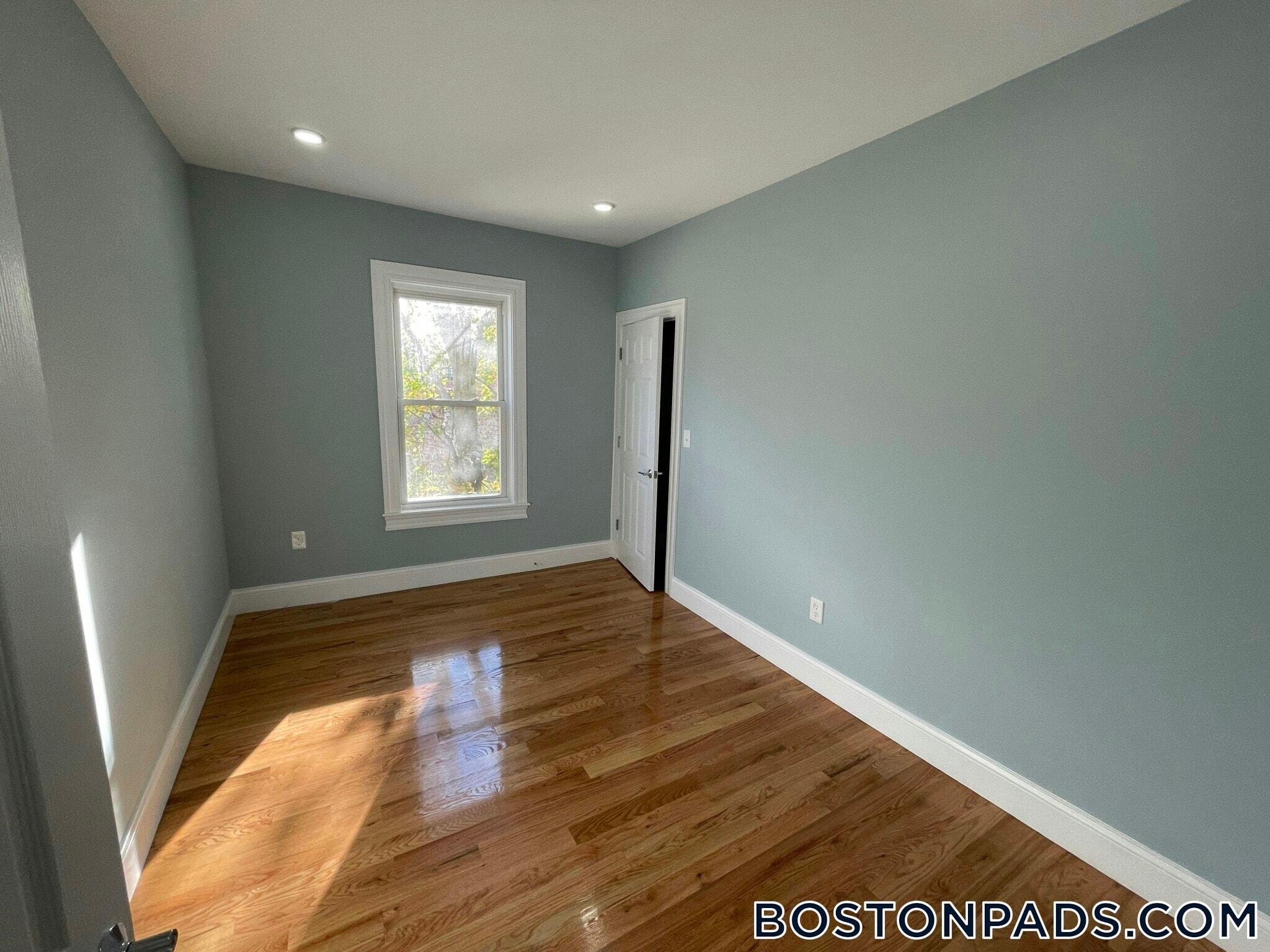 Building Photo - 372 Oxford St