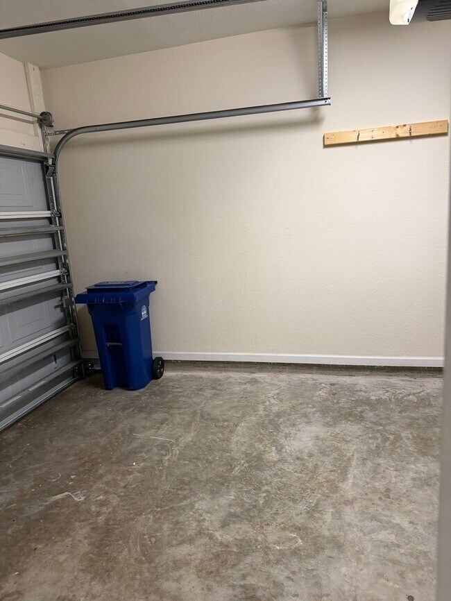 Building Photo - 175 Bayberry Cir