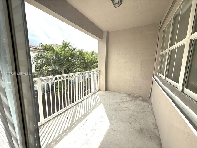 Building Photo - 10802 NW 84th Ln