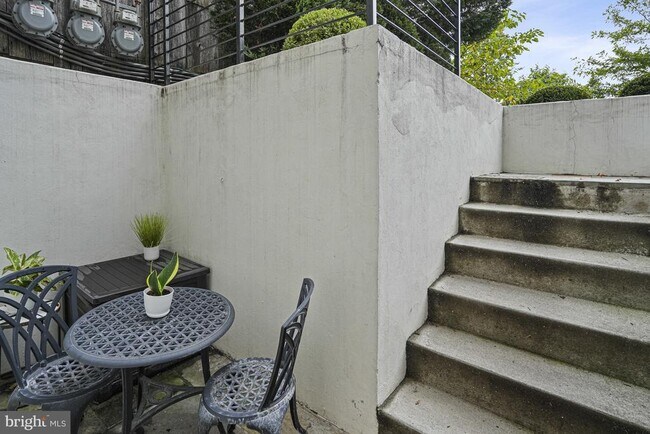 Building Photo - 725 Euclid St NW