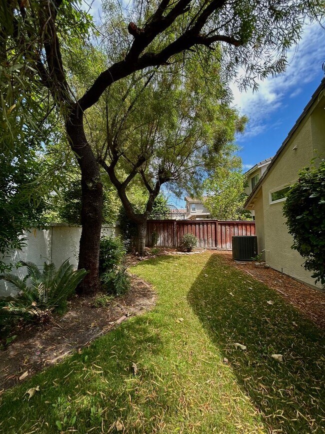 Building Photo - Gorgeous, newly remodeled single story home 3bd 2ba