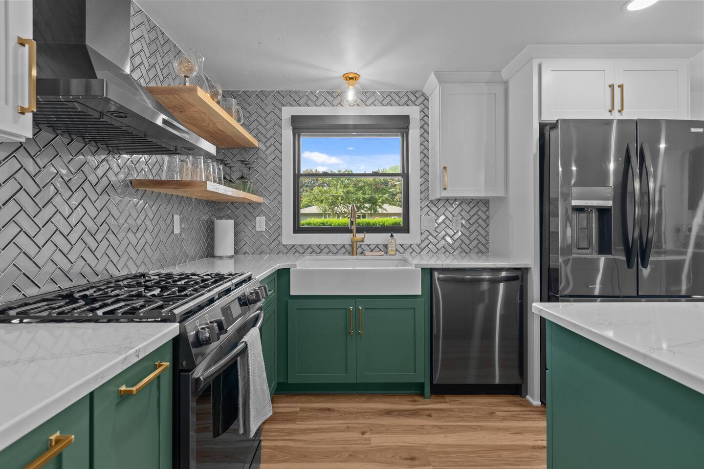 Building Photo - 1095 April Ln