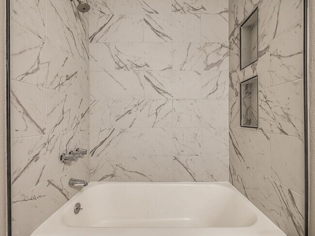 Building Photo - 3 bed / 2 bath home in great location!