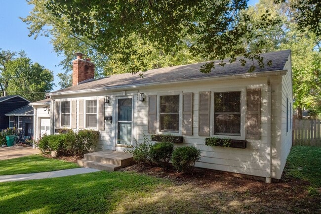 Building Photo - Webster Wonder w/ Floors Galore!