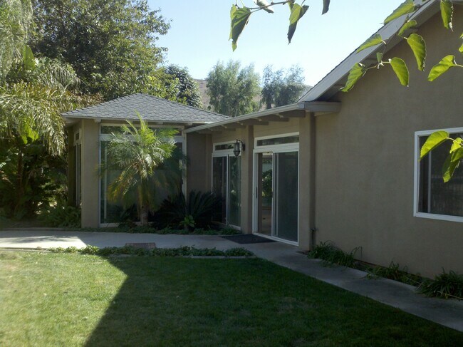 Building Photo - 6619 Kerry Ln