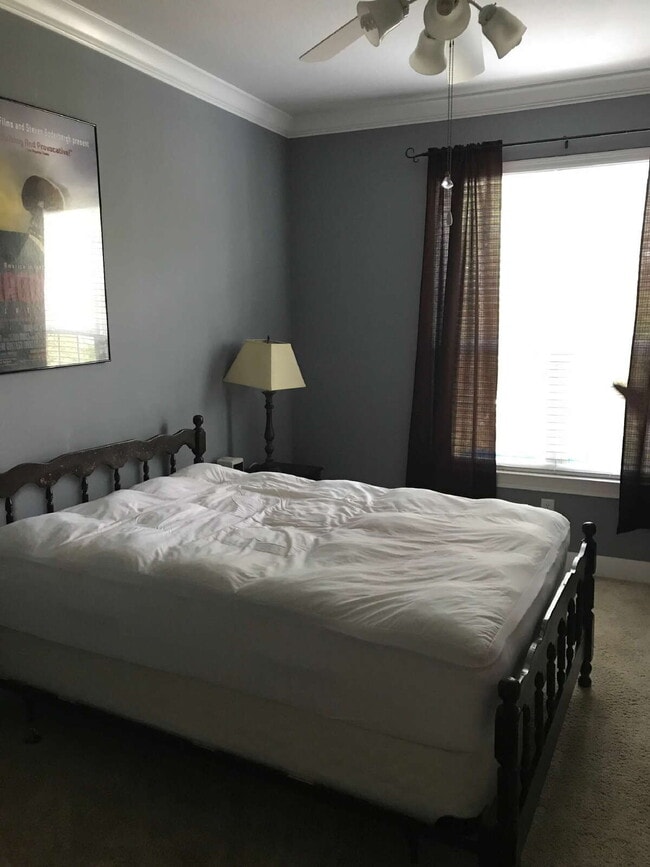 Building Photo - Spacious Condo in Fox Run Condos!