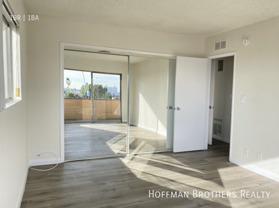 Building Photo - 7010 Lanewood Ave