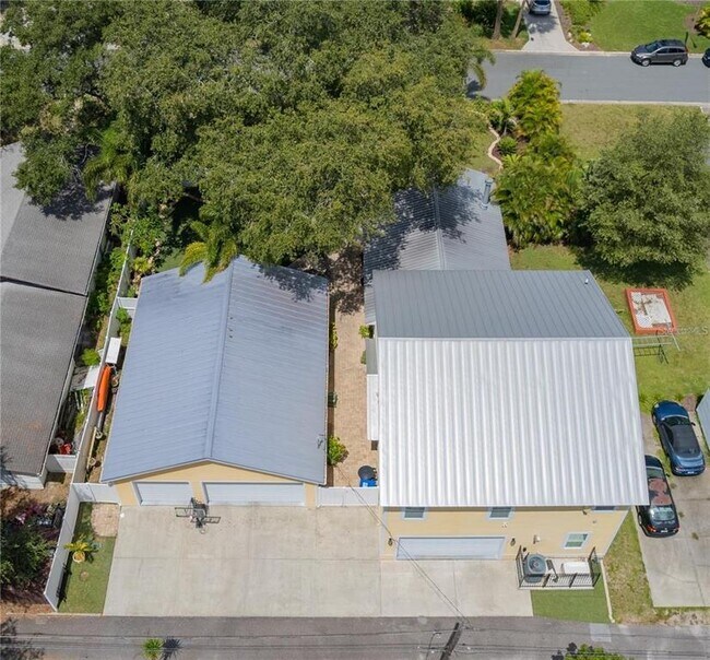 Building Photo - 3035 Granville Ct N