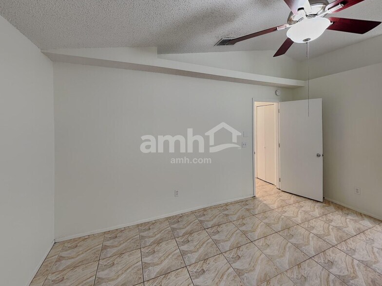 Building Photo - 1431 Londra Ln