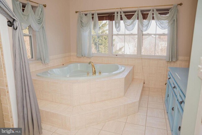 Building Photo - 6902 Tower of London Dr