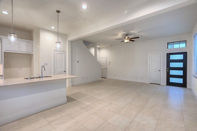 Building Photo - 1535 Crystal Stream Dr