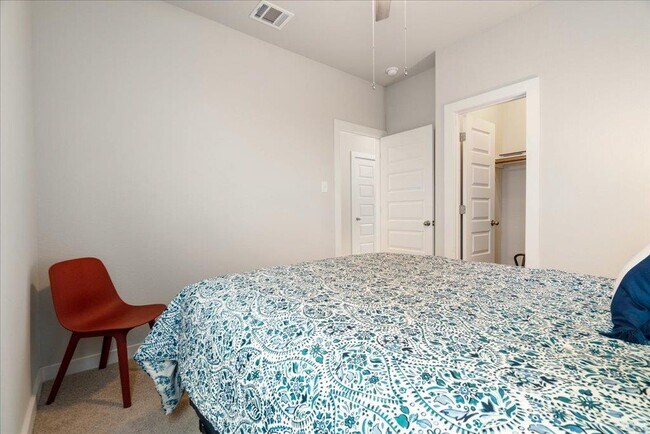 Building Photo - 330 Hortus Dr