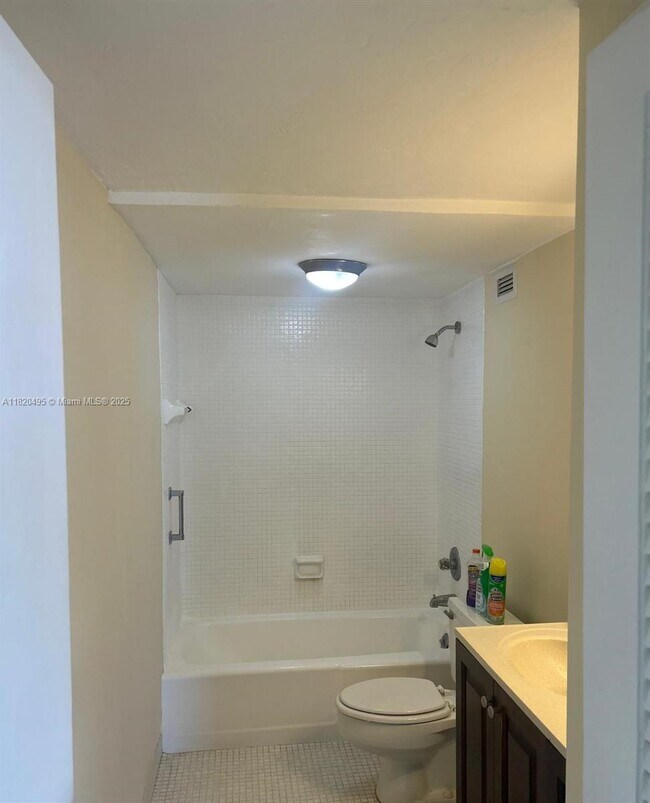 Building Photo - 2899 Collins Ave