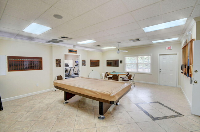 Building Photo - 2840 SW 13th St