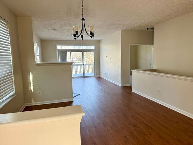 Building Photo - Beautiful 3BR 3BA Townhouse • Updated Kitchen • Deck • 2-Car Garage in Beavercreek