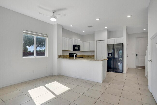 Building Photo - 1101 Vermilion Dr