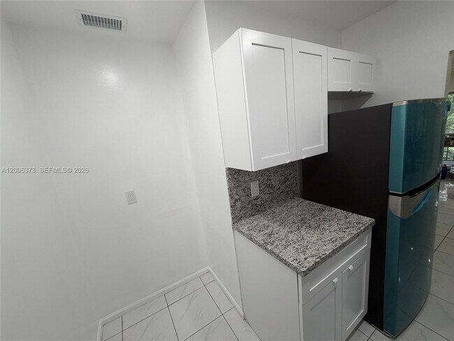 Building Photo - 2200 NE 66th St