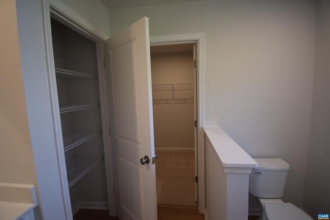 Building Photo - 335 Horse Path Dr