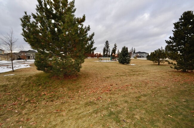 Building Photo - Coeur d'Alene Place Community 3 bed 2.5 ba...