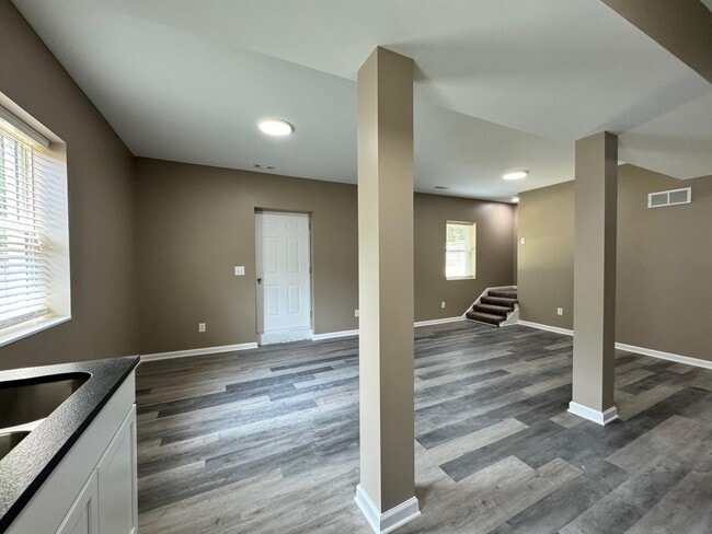 Building Photo - 222 Beechwood Dr