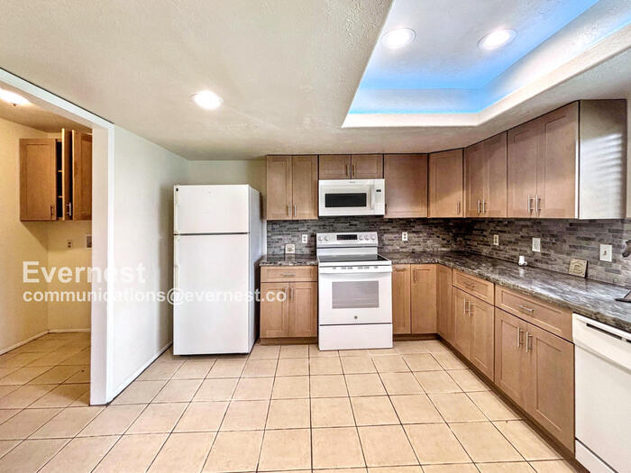 Building Photo - 5538 W Ridgecreek Dr