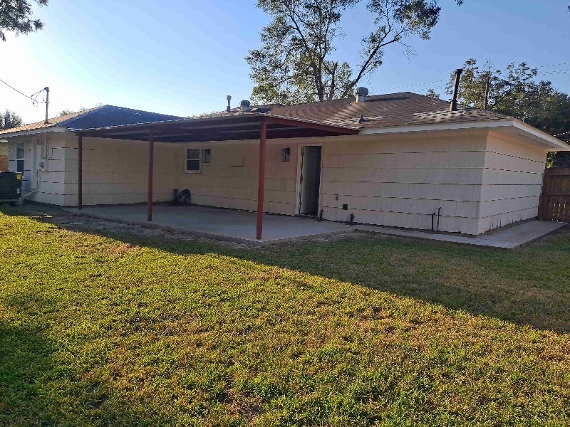 Building Photo - 303 Fresa Rd